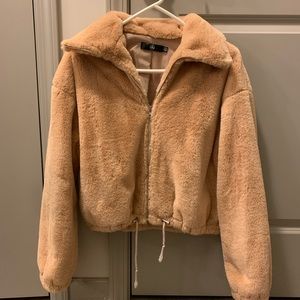 Misguided caramel faux fur jacket! 🤍